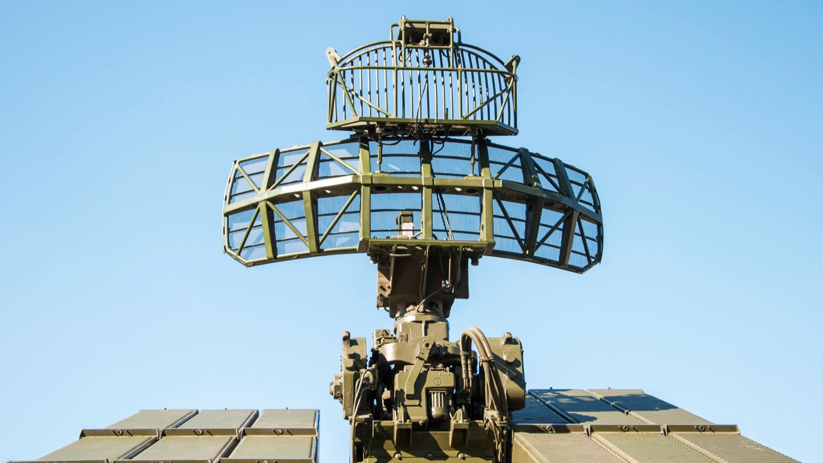 Ground-based air surveillance array